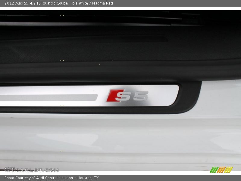 Ibis White / Magma Red 2012 Audi S5 4.2 FSI quattro Coupe