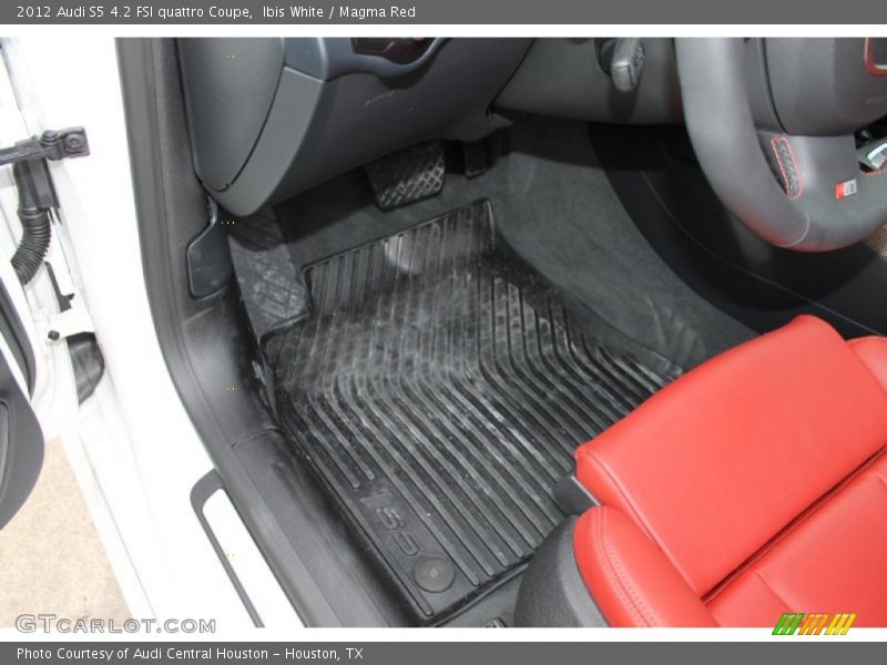 Ibis White / Magma Red 2012 Audi S5 4.2 FSI quattro Coupe