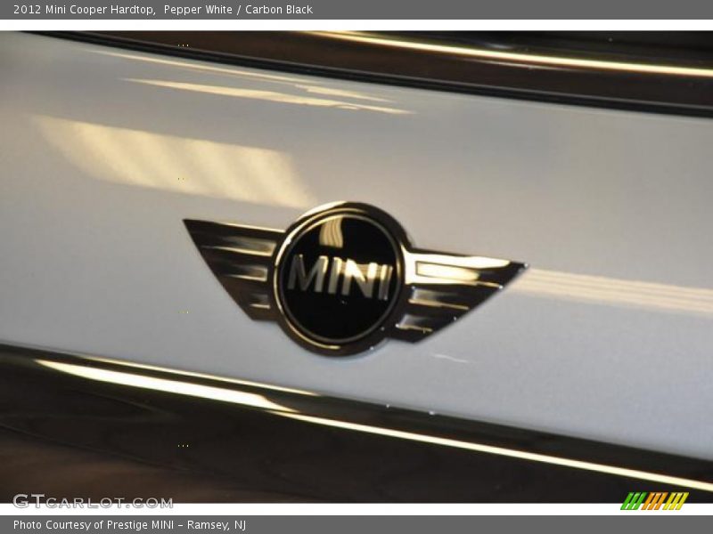 Pepper White / Carbon Black 2012 Mini Cooper Hardtop