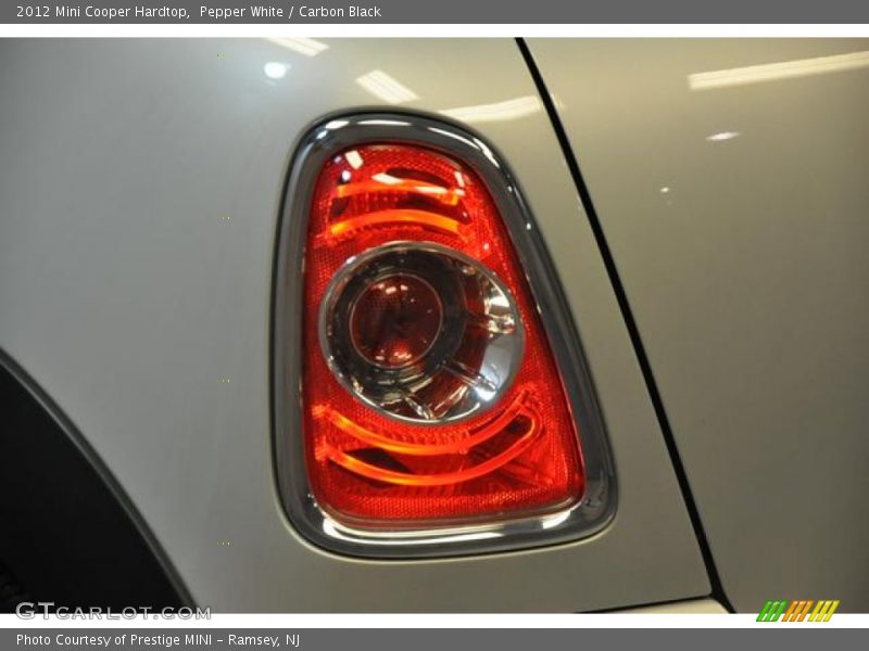 Pepper White / Carbon Black 2012 Mini Cooper Hardtop