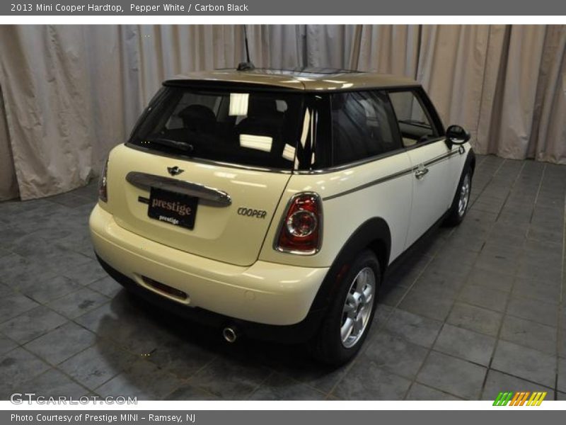 Pepper White / Carbon Black 2013 Mini Cooper Hardtop