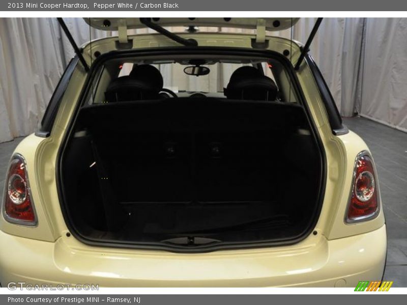 Pepper White / Carbon Black 2013 Mini Cooper Hardtop