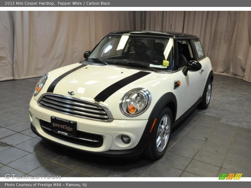 Pepper White / Carbon Black 2013 Mini Cooper Hardtop