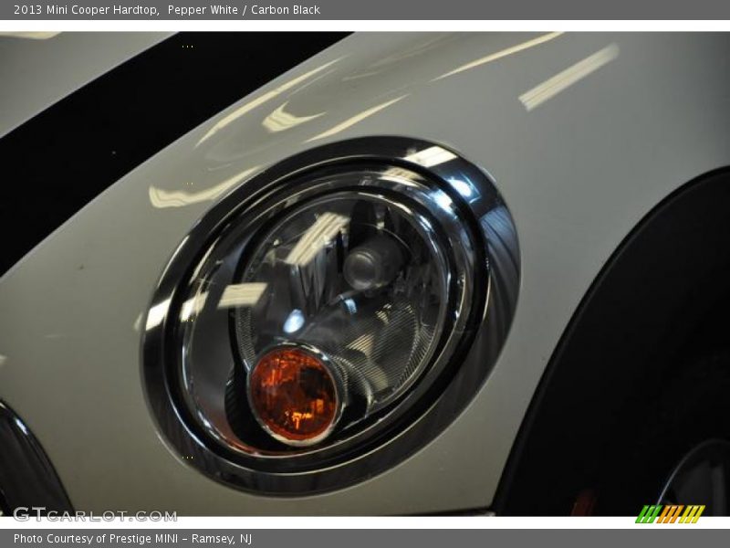 Pepper White / Carbon Black 2013 Mini Cooper Hardtop