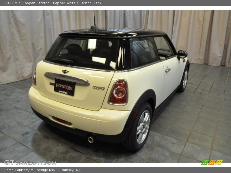 Pepper White / Carbon Black 2013 Mini Cooper Hardtop