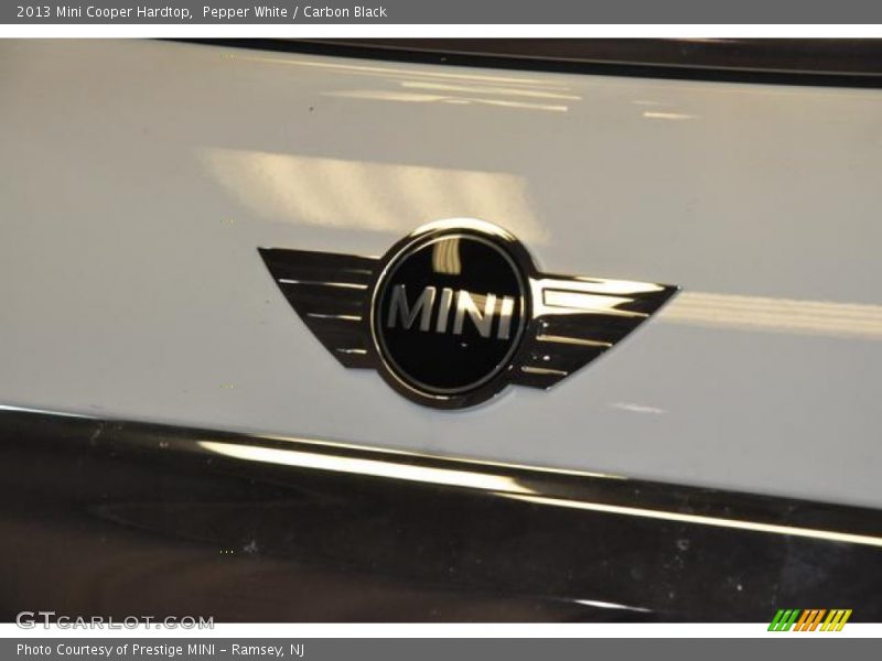 Pepper White / Carbon Black 2013 Mini Cooper Hardtop