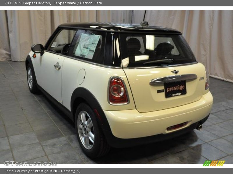 Pepper White / Carbon Black 2013 Mini Cooper Hardtop