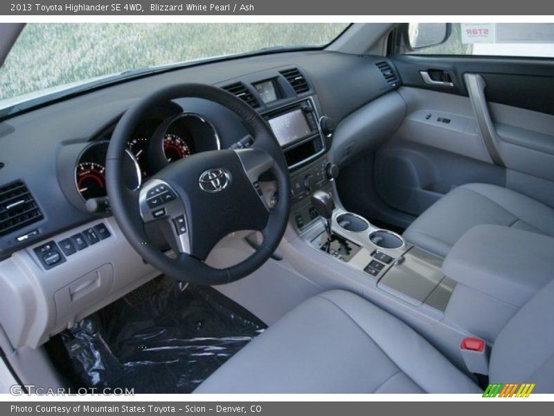 Blizzard White Pearl / Ash 2013 Toyota Highlander SE 4WD
