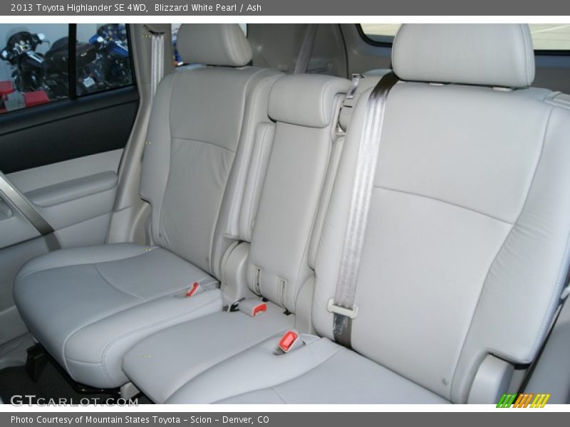 Blizzard White Pearl / Ash 2013 Toyota Highlander SE 4WD