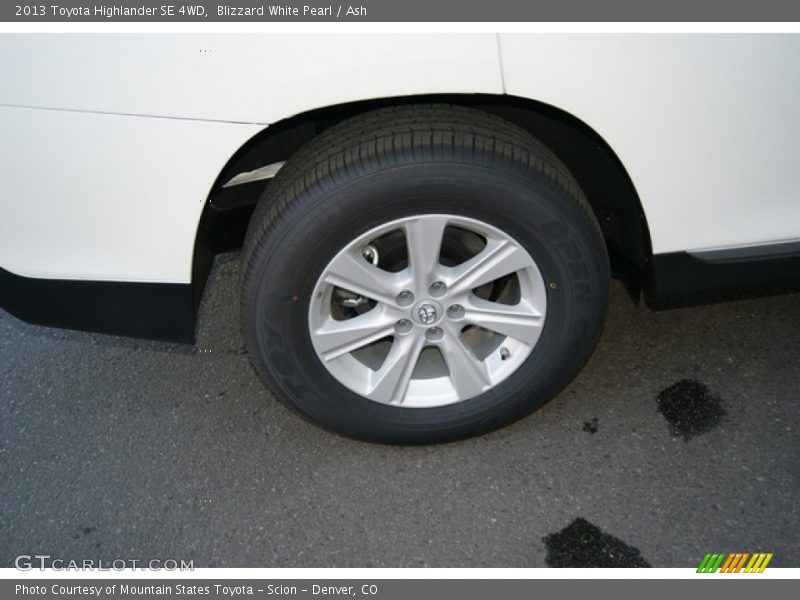 Blizzard White Pearl / Ash 2013 Toyota Highlander SE 4WD