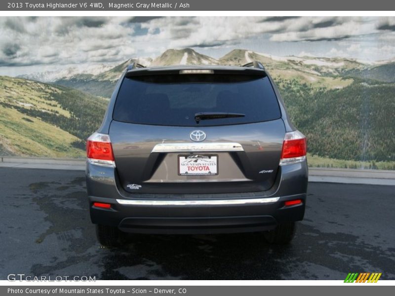 Magnetic Gray Metallic / Ash 2013 Toyota Highlander V6 4WD
