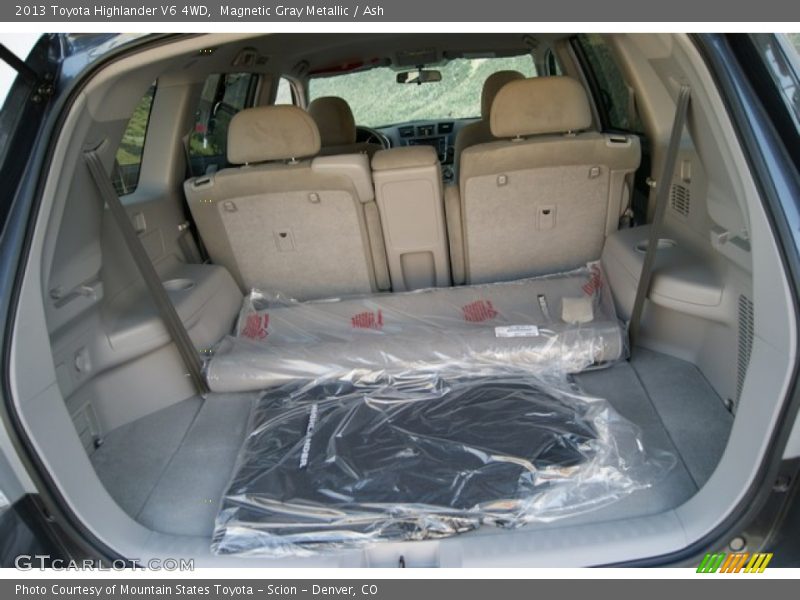 Magnetic Gray Metallic / Ash 2013 Toyota Highlander V6 4WD
