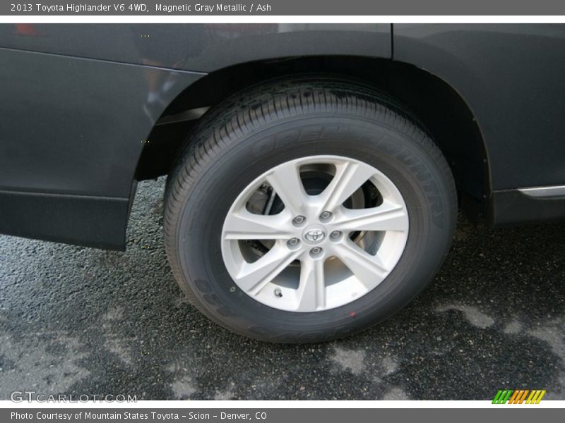 Magnetic Gray Metallic / Ash 2013 Toyota Highlander V6 4WD