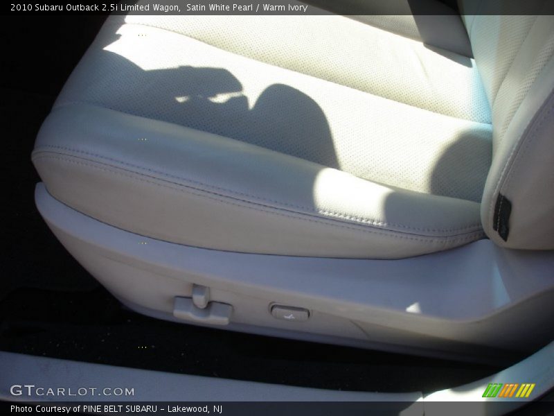 Satin White Pearl / Warm Ivory 2010 Subaru Outback 2.5i Limited Wagon