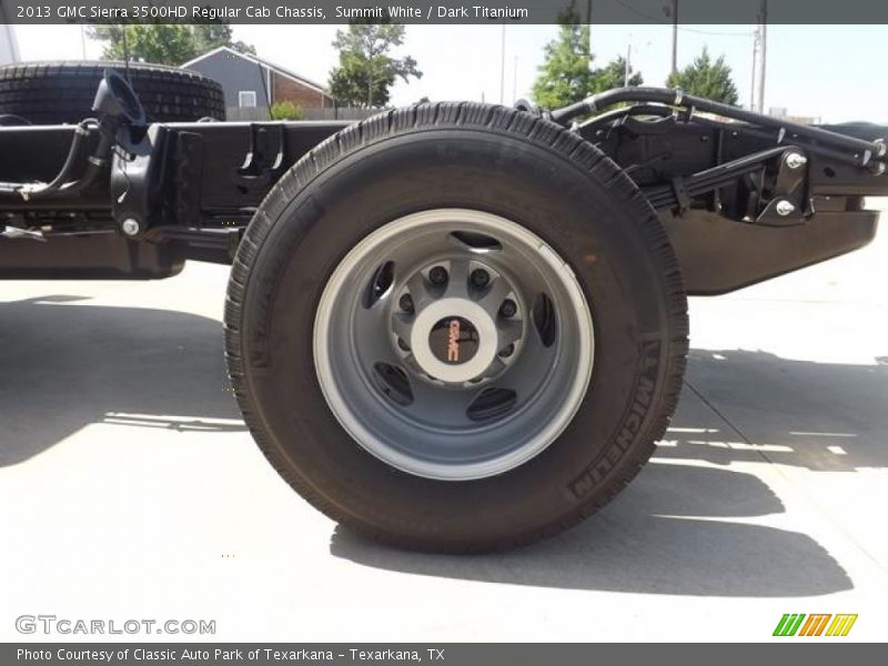 Summit White / Dark Titanium 2013 GMC Sierra 3500HD Regular Cab Chassis
