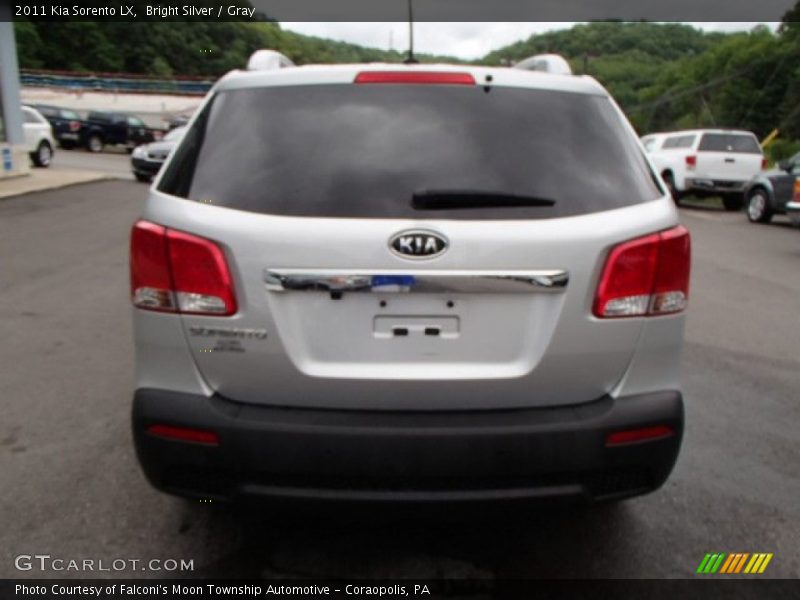 Bright Silver / Gray 2011 Kia Sorento LX
