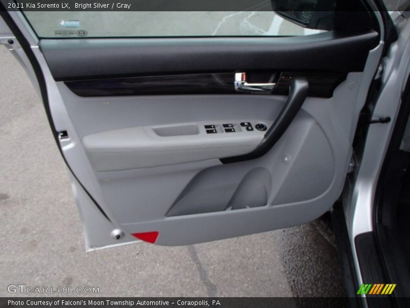 Bright Silver / Gray 2011 Kia Sorento LX