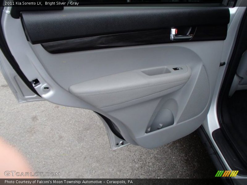 Bright Silver / Gray 2011 Kia Sorento LX