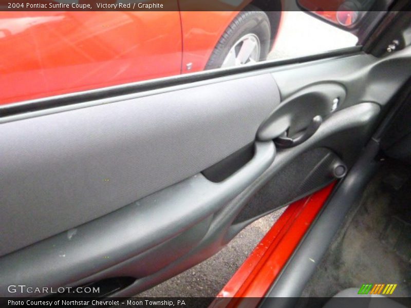 Victory Red / Graphite 2004 Pontiac Sunfire Coupe