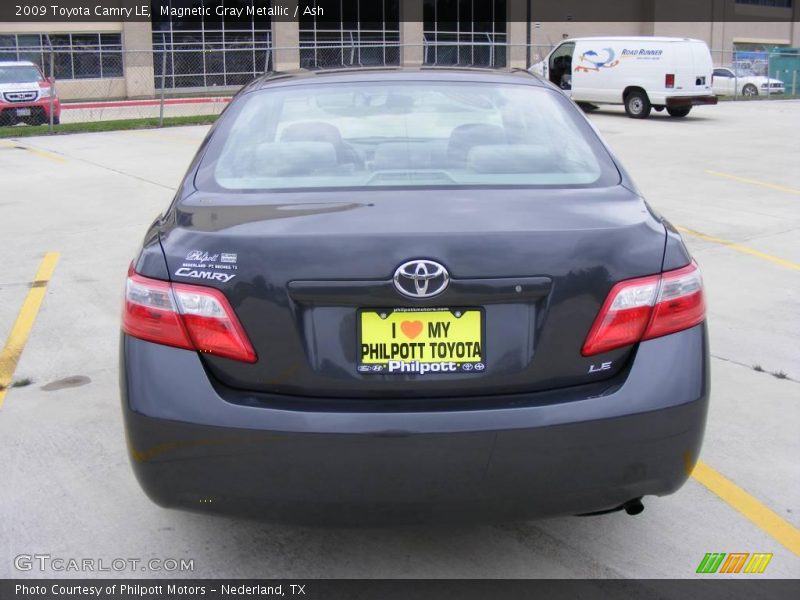 Magnetic Gray Metallic / Ash 2009 Toyota Camry LE