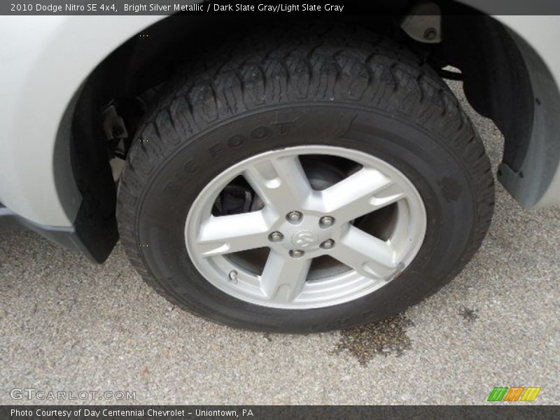 Bright Silver Metallic / Dark Slate Gray/Light Slate Gray 2010 Dodge Nitro SE 4x4