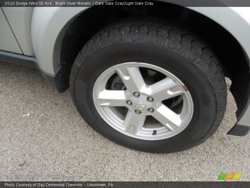 Bright Silver Metallic / Dark Slate Gray/Light Slate Gray 2010 Dodge Nitro SE 4x4