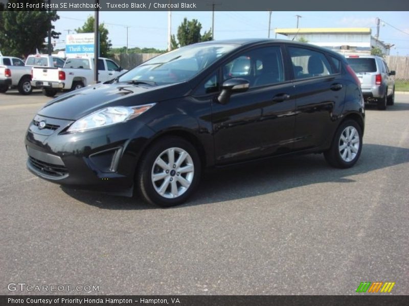 Tuxedo Black / Charcoal Black 2013 Ford Fiesta SE Hatchback