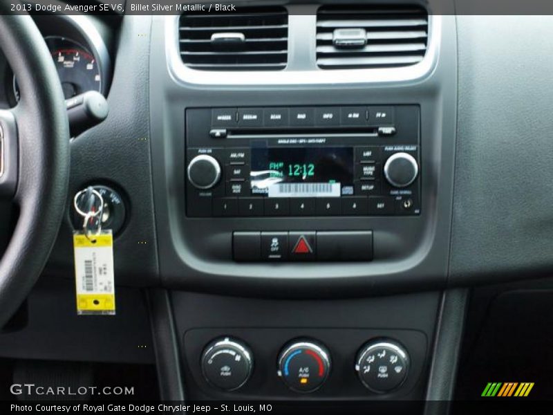 Billet Silver Metallic / Black 2013 Dodge Avenger SE V6