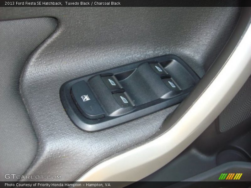 Tuxedo Black / Charcoal Black 2013 Ford Fiesta SE Hatchback