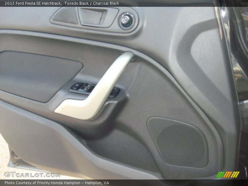Tuxedo Black / Charcoal Black 2013 Ford Fiesta SE Hatchback