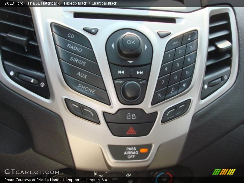 Tuxedo Black / Charcoal Black 2013 Ford Fiesta SE Hatchback