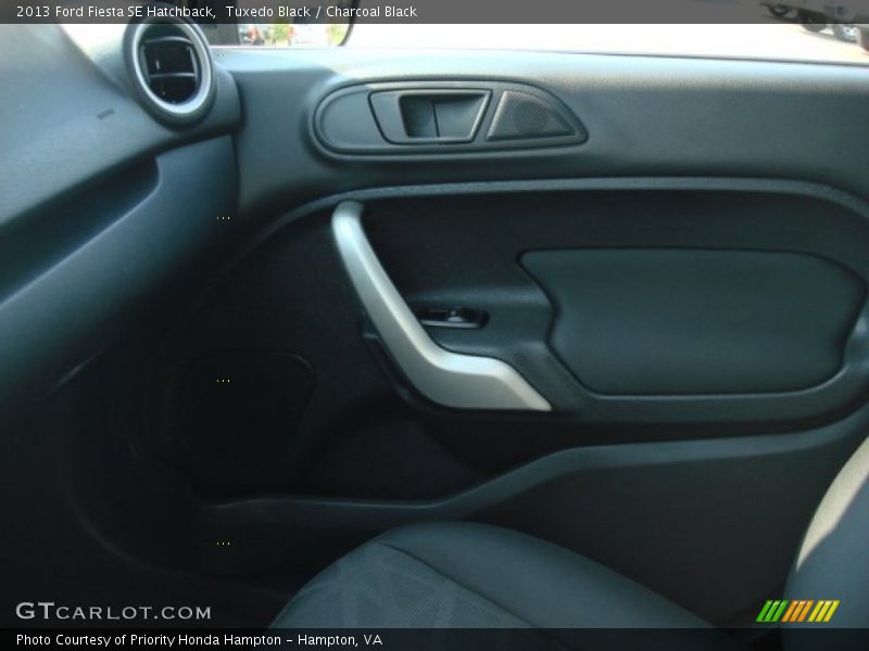 Tuxedo Black / Charcoal Black 2013 Ford Fiesta SE Hatchback