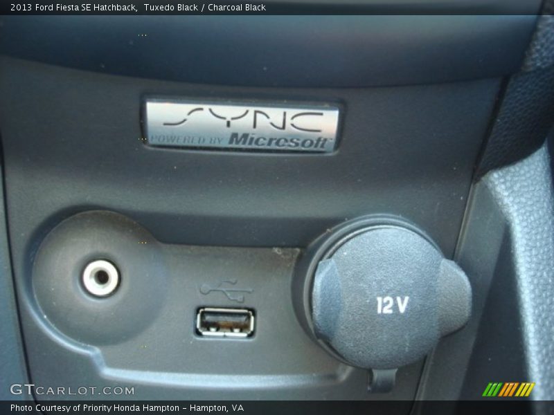 Tuxedo Black / Charcoal Black 2013 Ford Fiesta SE Hatchback