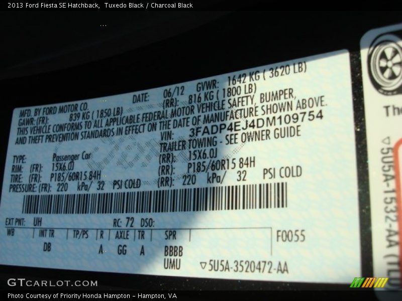Tuxedo Black / Charcoal Black 2013 Ford Fiesta SE Hatchback