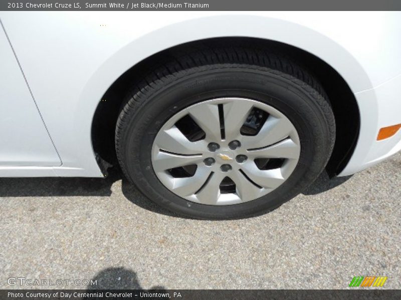 Summit White / Jet Black/Medium Titanium 2013 Chevrolet Cruze LS
