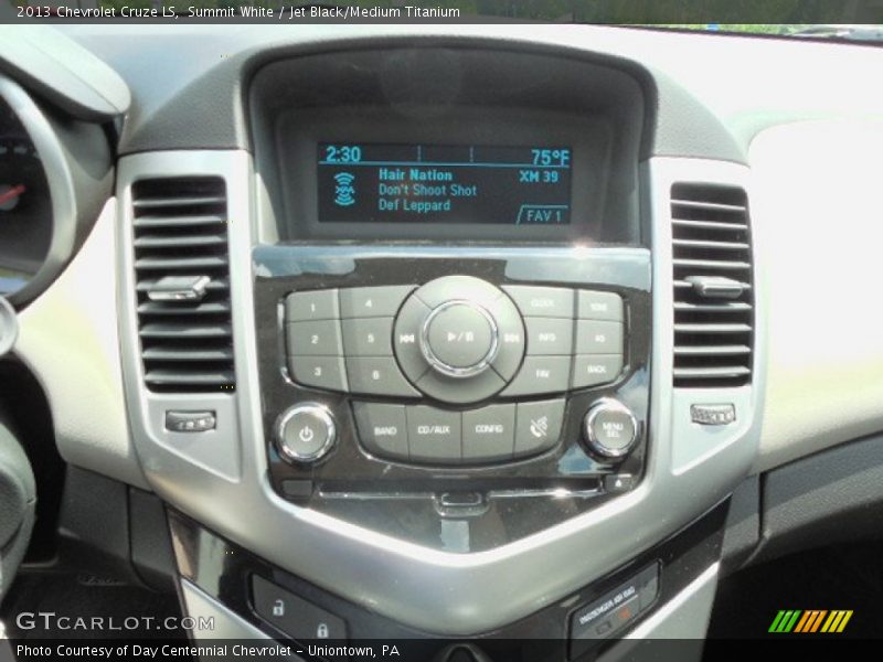 Summit White / Jet Black/Medium Titanium 2013 Chevrolet Cruze LS