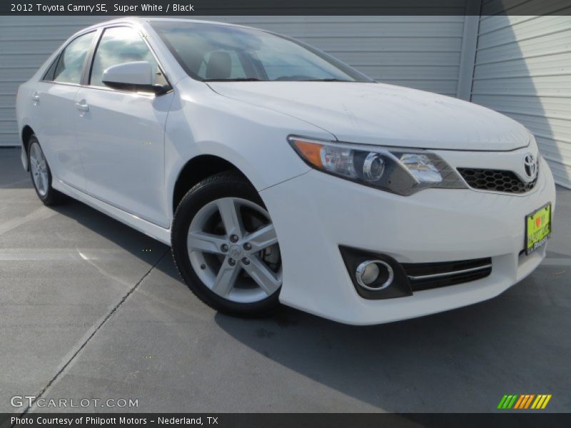 Super White / Black 2012 Toyota Camry SE