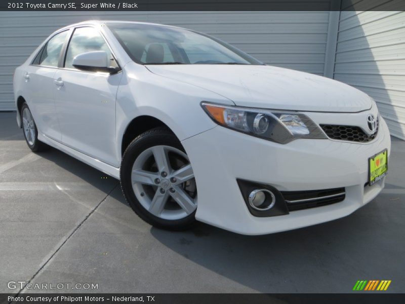 Super White / Black 2012 Toyota Camry SE