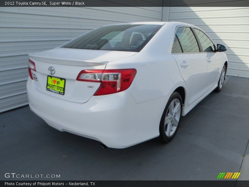 Super White / Black 2012 Toyota Camry SE