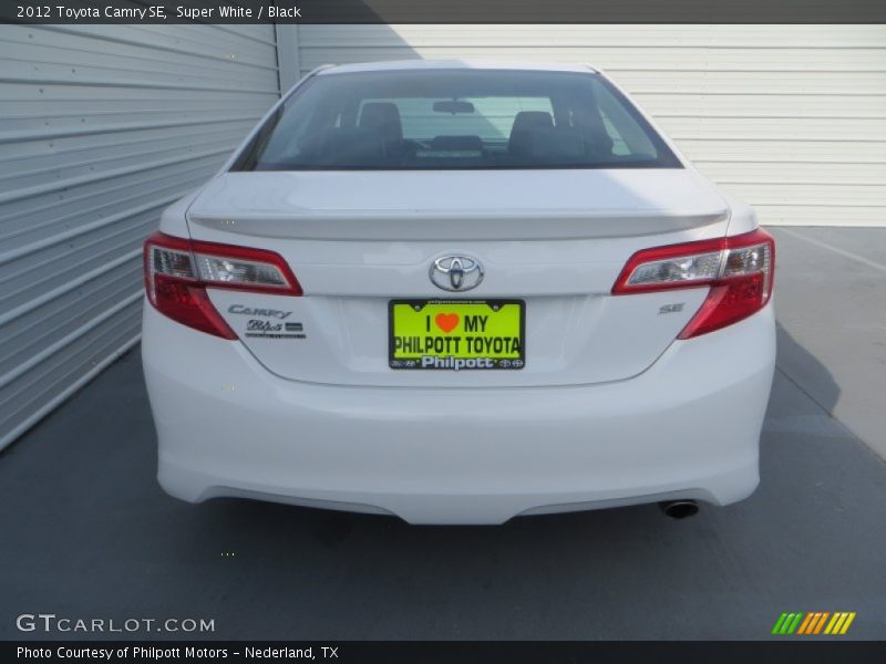 Super White / Black 2012 Toyota Camry SE