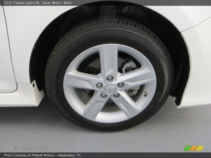 Super White / Black 2012 Toyota Camry SE