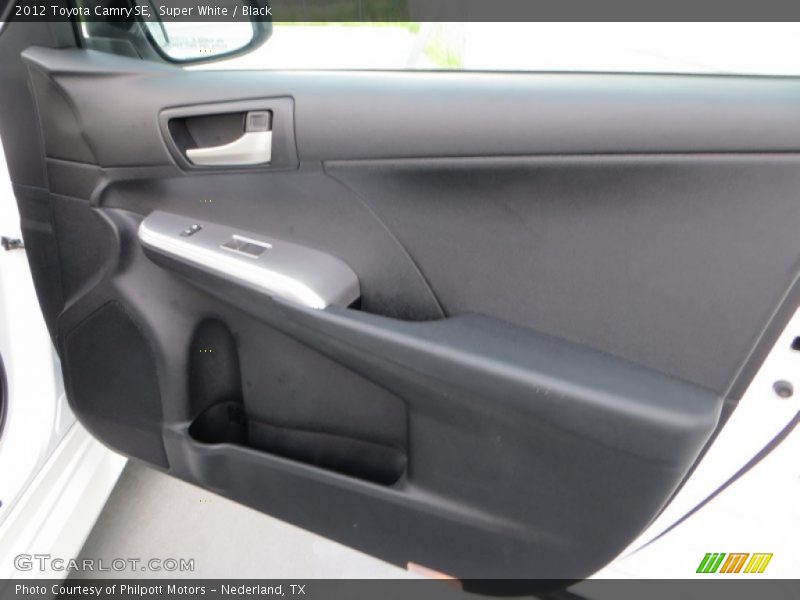 Super White / Black 2012 Toyota Camry SE