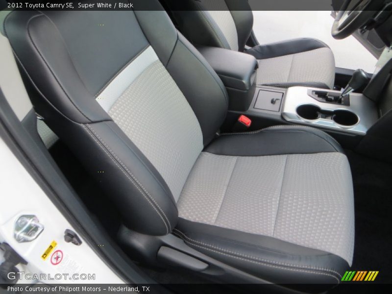 Super White / Black 2012 Toyota Camry SE