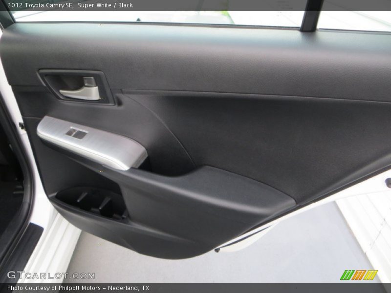 Super White / Black 2012 Toyota Camry SE