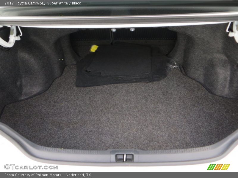 Super White / Black 2012 Toyota Camry SE