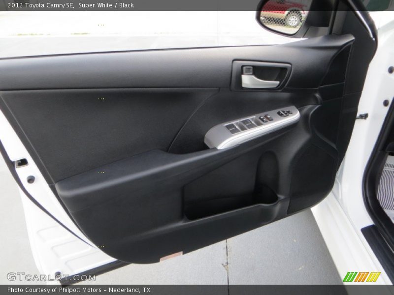 Super White / Black 2012 Toyota Camry SE