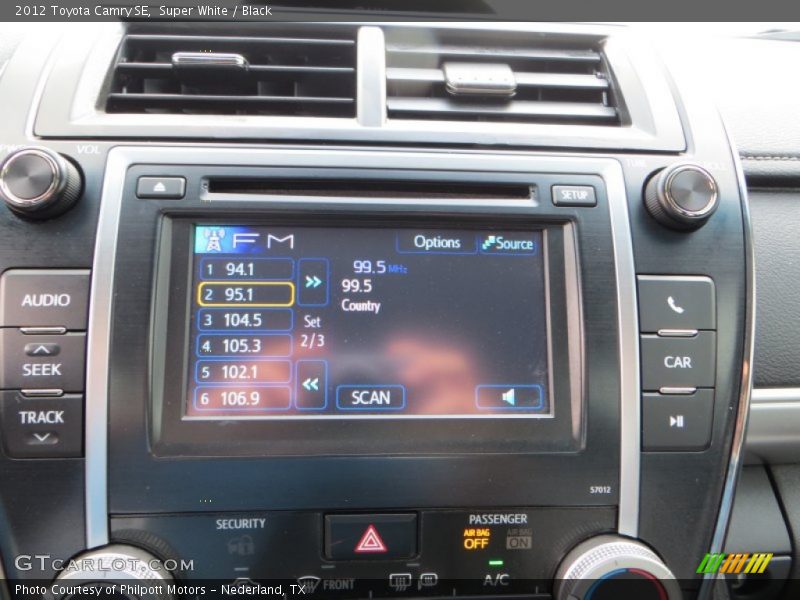 Super White / Black 2012 Toyota Camry SE
