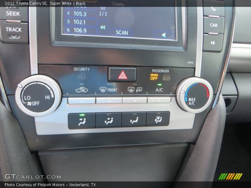 Super White / Black 2012 Toyota Camry SE