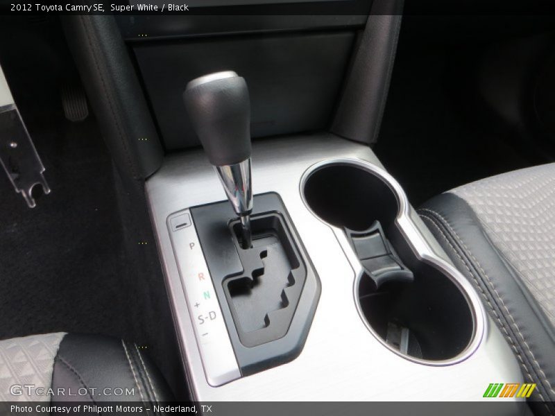 Super White / Black 2012 Toyota Camry SE
