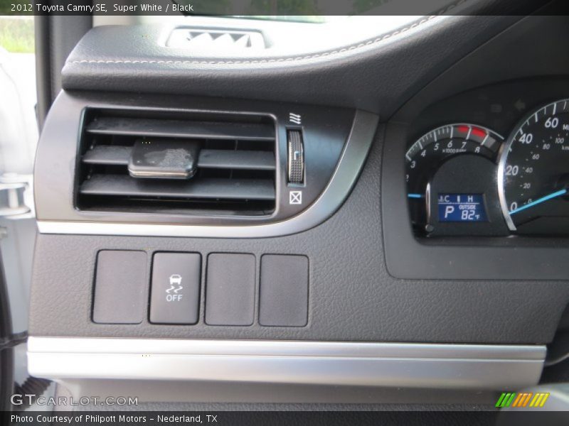 Super White / Black 2012 Toyota Camry SE